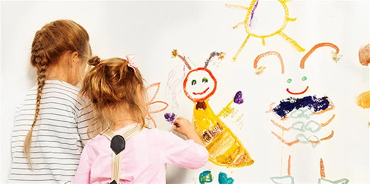  Children paint a wall